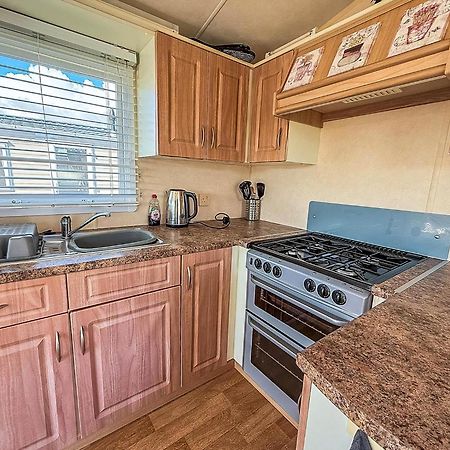 Lovely 6 Berth Caravan At Naze Marine Holiday Park In Essex Ref 17003C วอลตัน-ออน-เดอะ-เนซ ภายนอก รูปภาพ