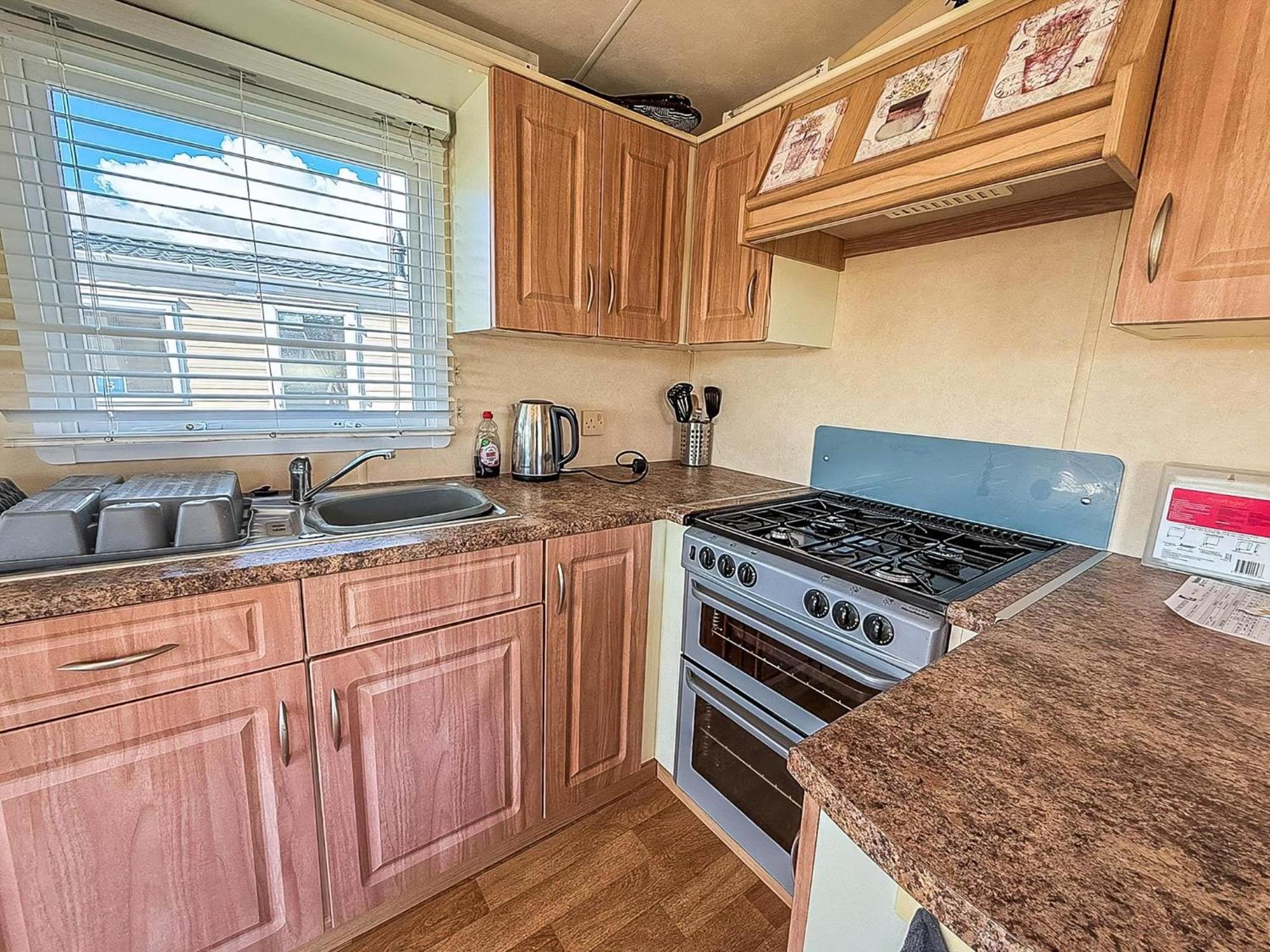 Lovely 6 Berth Caravan At Naze Marine Holiday Park In Essex Ref 17003C วอลตัน-ออน-เดอะ-เนซ ภายนอก รูปภาพ